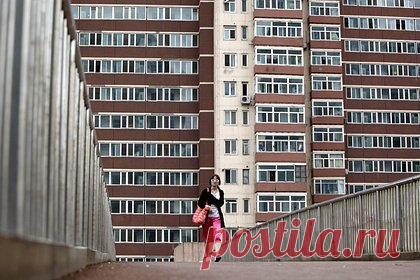 Россиянка описала квартиры в Китае фразой «туалет с дыркой в полу». Путешественница из России побывала в Китае и рассказала об устройстве квартир местных жителей. Например, туалет оказался не с унитазом, а с дыркой в полу. Вместо душевой кабины в помещении были только шланг с насадкой и слив, а кухня была очень маленькой: без плиты, духовки и даже холодильника.