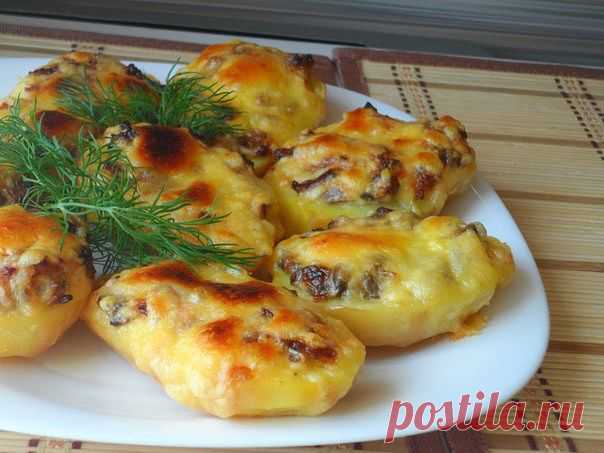 Восхитительная запеченная картошка с грибами.