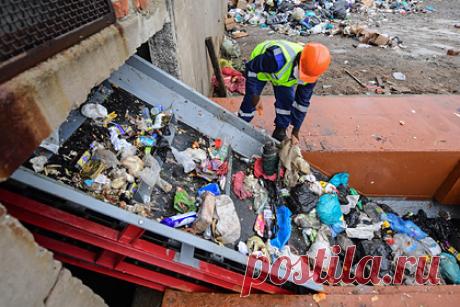 В России задумали полностью избавиться от одного вида мусора. С 2022 года в России задумали тотально избавиться от отходов одного вида — упаковки товаров, произведенных на территории страны. Минприроды рассматривает вариант с вводом норматива переработки тары до 100 процентов, увеличением объема утилизации товаров поэтапно, по десять процентов ежегодно.