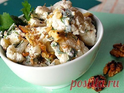 Салат из цветной капусты с орехами и брынзой