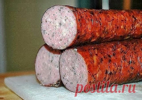 Девочки, советую взять на заметку этот рецепт- Куриная колбаска - Вкуснотища ! 

Ингредиенты:

-500 г куриного мяса (у меня куриная грудка),
-3 зубчика чеснока,
-200 мл сливок,
-2 яичных белка,
-1 ч.л. соли,
-1 ч.л. сладкой молотой паприки,
-черный молотый перец
-специи и травы по вкусу.

Первый вариант:

Куриное мясо пропустить через мясорубку.
Чеснок измельчить и добавить в куриный фарш.
Затем добавить в куриный фарш сливки, яичные белки и специи и очень хорошо вымесить,...