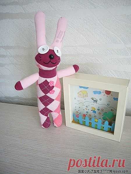 Игрушки из носков. Куколка и зайчик.