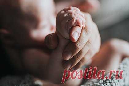 Известная телеведущая рассказала о стремительных родах второго ребенка. Американская телеведущая Кейси Хант едва успела разбудить мужа, чтобы он помог принять роды. Второй ребенок пары, Грей Хант Ривера, появился на свет на полу ванной всего за 13 минут после начала схваток. После стремительного рождения дочери супруги вызвали медиков. Врачи подтвердили, что мать и малышка в порядке.