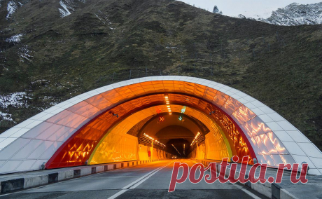 В Северной Осетии перекрыли движение по Транскаму из-за непогоды. Движение по Транскавказской автомагистрали (Транскам), соединяющей Северную и Южную Осетию, перекрыли из-за непогоды, сообщили в главном управлении МЧС Северной Осетии.