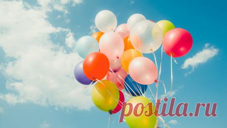 ...Я МАЛЕНЬКИЙ ЧЕЛОВЕК, ПРОСТОЙ,
НО великий УЧИТЕЛЬ Танго...
Сумерки отошли,
Ветхой афишой выклеилась ночь,
В треснутой витрине шлюха-любовь
С веснушчато-вздернутым носом...