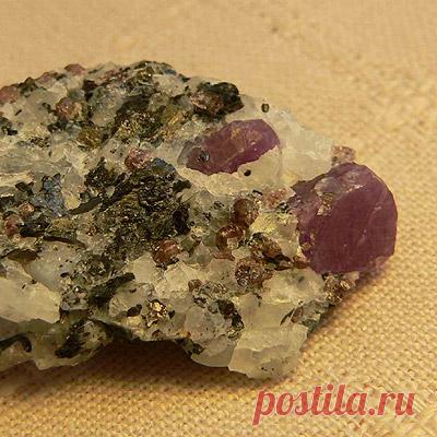 Корунд Минерал, описание, свойства, месторождения и фото. Камень Корунд