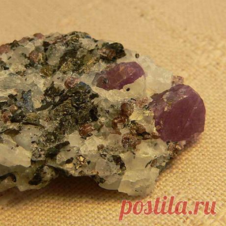 Корунд Минерал, описание, свойства, месторождения и фото. Камень Корунд