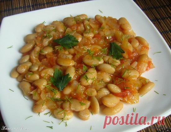 Готовим лобио из фасоли: 3 простых рецепта 
 
Лобио – грузинское блюдо, основным составляющим которого выступает фасоль (в переводе на грузинский язык она будет звучать именно как «лобио»). Оно пользуется популярностью не только среди жителей …