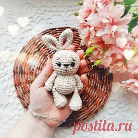 PDF Зайка крючком. FREE crochet pattern; Аmigurumi animal patterns. Амигуруми схемы и описания на русском. Вязаные игрушки и поделки своими руками #amimore - плюшевый заяц, зайчик из плюшевой пряжи, кролик, зайчонок, зайка, крольчонок.