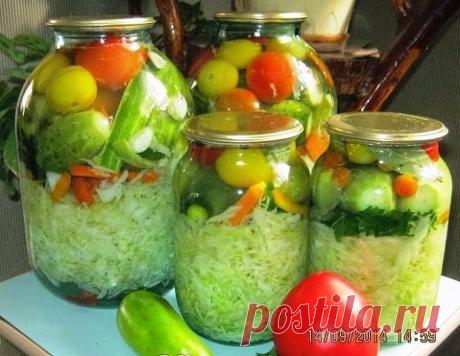 Ассорти-капуста

Девочки, увидела такие баночки и загорелась узнать. что за рецепт. Оказалось, приготовление очень простое, как я и думала. Сделала в прошлом году на пробу 10 баночек. Капуста получается вкуснейшая! Помидорки и огурчики крепенькие. В этом году сделаю больше.

Ингредиенты и способ приготовления смотрите на нашем сайте https://naquhne.ru/recipes/90707/assorti-kapusta.html?t=0930