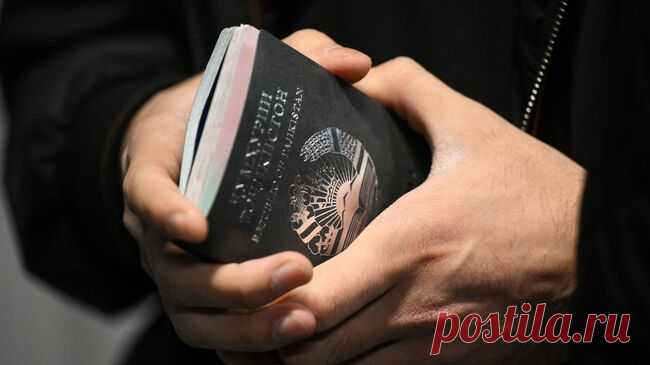 Многие дети мигрантов в России не учатся, заявил замглавы МВД