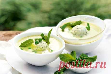 Chilled pea soup with mint gelato