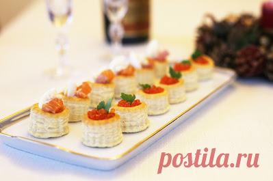 Gera virtuvė: Sluoksniuotos tešlos krepšeliai su lašiša ir raudona ikra