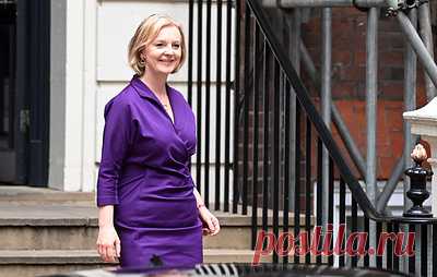 Лиз Трасс официально сменит Джонсона на посту премьер-министра Великобритании. Королева Елизавета II проведет для них аудиенции в замке Балморал в Шотландии