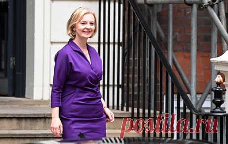 Лиз Трасс официально сменит Джонсона на посту премьер-министра Великобритании. Королева Елизавета II проведет для них аудиенции в замке Балморал в Шотландии