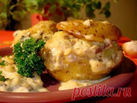 Фаршированный картофель с грибами в сметане