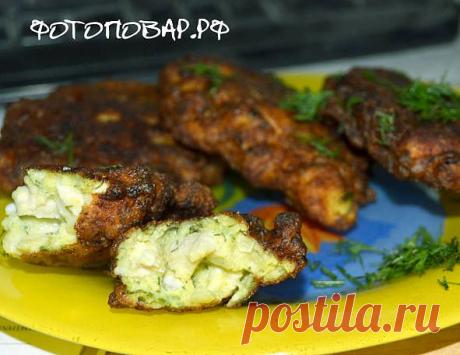 Рубленые котлеты из курицы &quot;Инопланетяне&quot;.
Получаются удивительно ароматные, мягкие и &quot;ноздрястые&quot; котлетки! Если не класть специи, а после жарки еще немного пропарить, то вообще получится диетическое или детское блюдо.
Благодаря большому количеству зелени внутри котлетки получаются &quot;инопланетного&quot; зеленого цвета :)