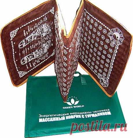 Коврик массажный с турмалином рекомендуется: 
Пожилым людям,
Людям с сердечно-сосудистыми заболеваниями,
При ревматизме и артрите.
Женщинам с гинекологическими заболеваниями.
Больным с нарушением пищеварительной системы.
Слабым людям, при ослабленном иммунитете.
Людям, которые страдают бессонницей.
Много работающим и устающим людям.
Подросткам, при больших учебных нагрузках.
  Размер коврика 140 х 70 см