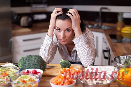 Доктор Мясников предупредил об опасности популярного способа похудения. Врач и телеведущий Александр Мясников предупредил россиян об опасных последствиях интервального голодания. В эфире программы «О самом главном» на канале «Россия 1» он рассказал, что такой популярный способ похудения может вызвать обострение хронических заболеваний. Это приносит гормональный дисбаланс.