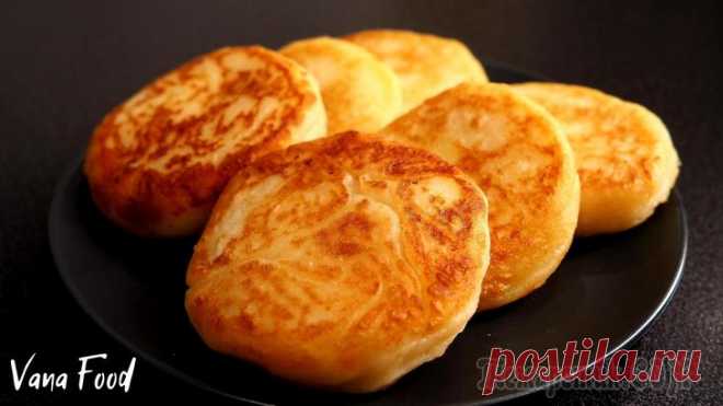 Картофельные оладьи с сыром Оладьи из картофельного пюре получаются очень пышными и нежными, а сыр внутри оладушек отлично тянется:) Отличный вариант перекуса или завтрака, особенно, если с ужина осталось пюре или отварной карто...