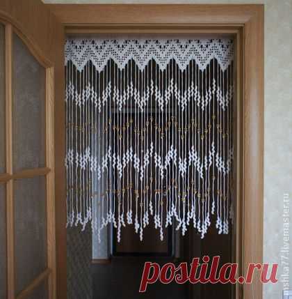 Вязаные шторы на дверь