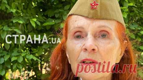 На Украине полиция не пустила пенсионерку к мемориалу из-за советской символики на одежде. В Киеве женщина в военной форме времен СССР не смогла возложить цветы к Вечному огню. Об этом сообщает Telegram-канал &quot;Политика страны&quot;. Пенсионерка отправилась к мемориалу, но ее остановили из-за пилотки, на которой была ...