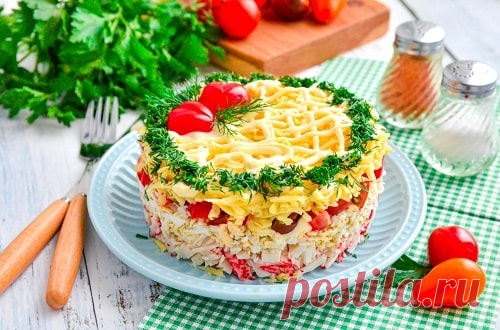 Крабовые салаты с кальмарами - 10 рецептов с крабовыми палочками