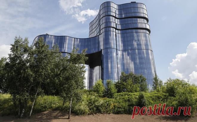 «ЧВК Вагнер Центр» объяснил исчезновение вывески со здания в Петербурге. Исчезновение вывески «ЧВК Вагнер Центр W» со здания бизнес-центра в Петербурге объяснили переездом, сообщает «Фонтанка».