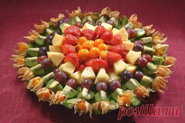 Варианты закусок на шпажках