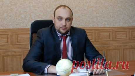 Подмосковного чиновника избили на концерте Басты. Трое неизвестных избили заместителя министра транспорта Московской области Дмитрия Минченко. Инцидент произошел на концерте рэпера Баста (настоящее имя — Василий Вакуленко) в подмосковной Барвихе, сообщается в Telegram Baza. По ...