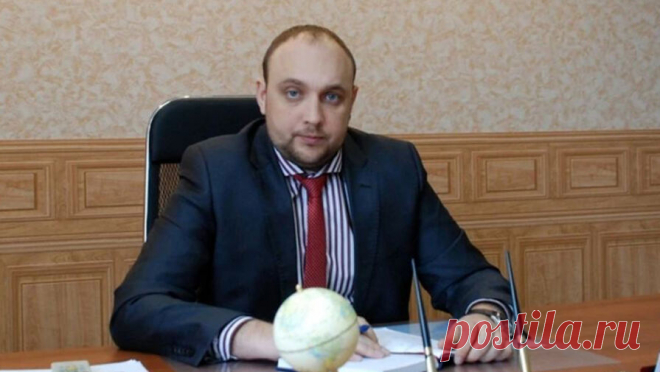 Подмосковного чиновника избили на концерте Басты. Трое неизвестных избили заместителя министра транспорта Московской области Дмитрия Минченко. Инцидент произошел на концерте рэпера Баста (настоящее имя — Василий Вакуленко) в подмосковной Барвихе, сообщается в Telegram Baza. По ...