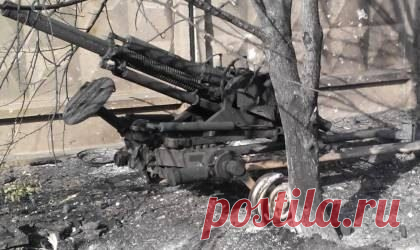 21.07.14. Фото от ополчения.

Танк хунты подбит ополчением на подступах к Донецку, все остальные фото из других мест сегодняшних боев.