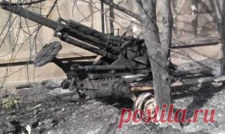 21.07.14. Фото от ополчения.

Танк хунты подбит ополчением на подступах к Донецку, все остальные фото из других мест сегодняшних боев.