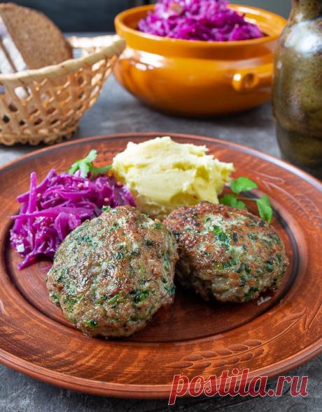 Шпинатные котлеты из свинины на Вкусном Блоге Вкусные сочные котлеты из мясного фарша с добавлением измельченного шпината. Они готовятся без панировки – ни сухарей, ни муки. И уже за счет этого получаются легче по калориям, чем привычные традиционные котлеты. Кроме того, вы можете запечь их в духовке – 200 градусов и 30 минут будет вполне достаточно. Шпинат…