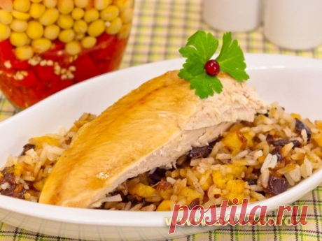 Курица, фаршированная рисом и сухофруктами