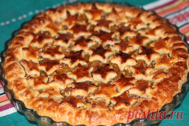 Пирог с курагой, грецкими орехами и апельсиновым джемом.