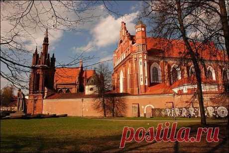 Saint Ana's and Bernardines churches in Vilnius, Lithuania  |  Pinterest • Всемирный каталог идей