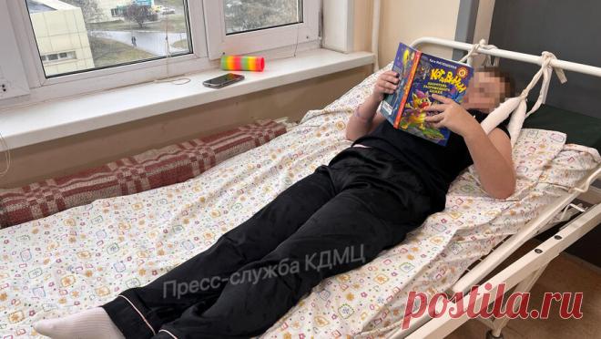 Восьмилетняя девочка сломала позвоночник в российском батутном центре. В Татарстане восьмилетняя девочка получила перелом позвоночника в батутном центре. Об этом сообщает КДМЦ. Инцидент произошел в батутном центре, куда девочка пришла на детский день рождения. По словам ее матери, ребенок прыгал под ...