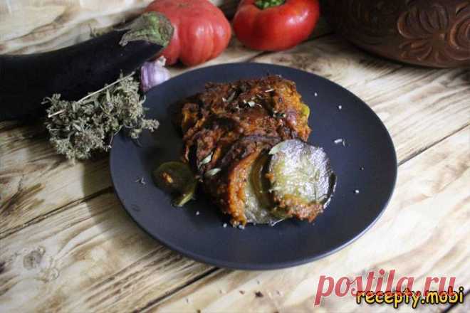 Овощной рататуй в духовке – классическая французская закуска

✅Ингредиенты
баклажан - 1 шт;
чеснок - 2 дольки;
соль - по вкусу;
кабачок - 1 шт;
томатный соус - 100 г;
оливковое масло - опционально;
смесь перцев - по вкусу.