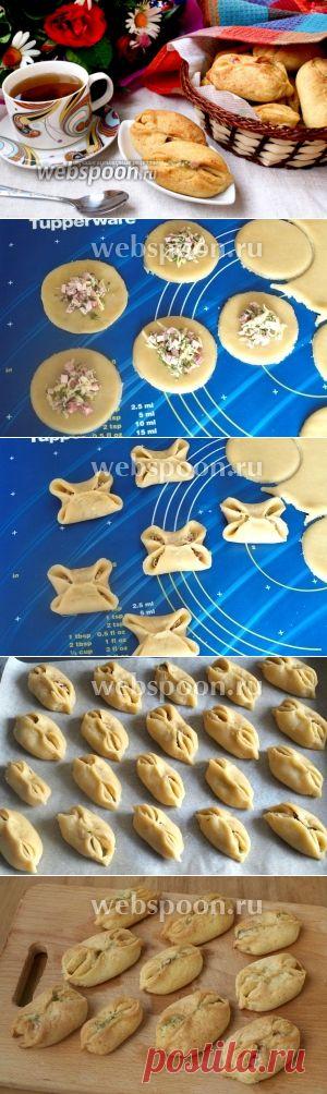 Закусочные пирожки с колбасой и сыром.