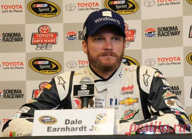 Гонщик NASCAR рассказал, что в 2004 году 