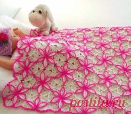 https://www.crochetwebsites-free.com/2017/08/beautiful-baby-blanket-with-free-flower.html