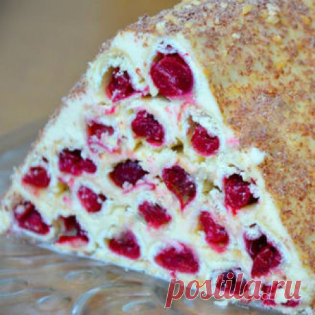 Вишневая горка: старый новогодний бабушкин рецепт Ну что, до Нового года осталось уже совсем чуть-чуть. Еще пару дней и очередной год, который вот-вот закончится, унесет с собой в историю все те события и воспоминания, которые случились с нами на протяжении года. Каждый раз, отмечая этот праздник,