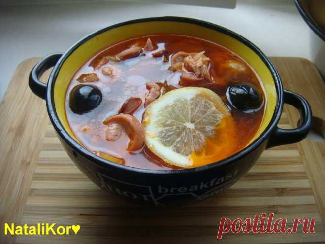 Солянка сборная мясная 

источник Лучшие рецепты Повара




 







Солянка сборная мяснаяСостав:говядина/телятина или свинина (на косточке) - 600-700 г (для бульона: 2,5-3 литра воды, 1 луковица, 1-2 лавровых листа, 3 гор…