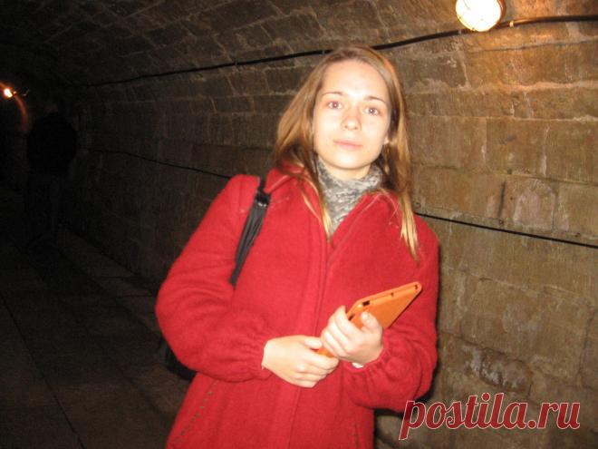 Полина Кубышкина в подземелье Гатчинского дворца