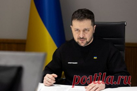 Зеленский ввел санкции против компаний Пригожина. Президент Украины Владимир Зеленский ввел ограничения против компаний российского бизнесмена Евгения Пригожина и связанных с ним структур. В документе отмечается, что Зеленский ввел санкции против таких компаний, как «Конкорд менеджмент и консалтинг», «Конкорд М» и других. Меры будут действовать в течение 10 лет.