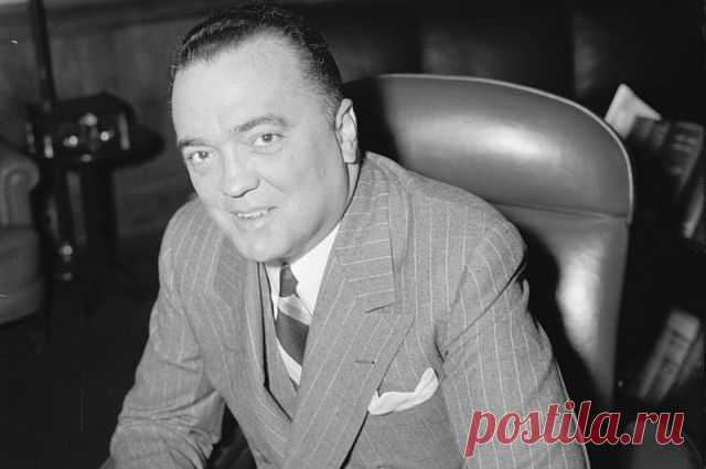 Полицейское государство Эдгара Гувера: история идеолога ФБР Эдгар Гувер родился 1 января 1895 года. Он вёл войну со всей страной и прослушивал каждый телефон в США. Кто-то называет Гувера героем и патриотом, а кто-то считает, что он — худшее, что произошло с Америкой в XX веке.