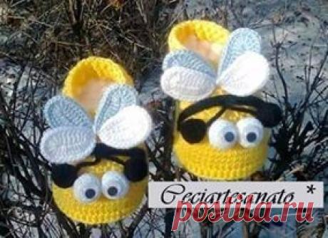 Crocheted baby and kid shoes (collectibles on web)