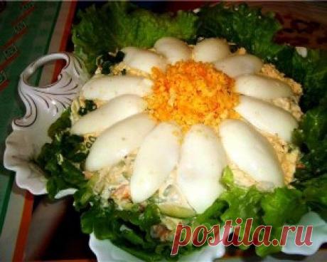 Салат "Пальмира" острый и нежный одновременно, его приготовление занимает от силы 10 мин. Украсить салат по своему усмотрению.