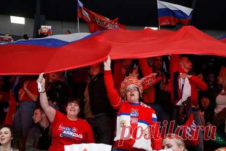 Гашек обратился с призывом относительно допуска россиян на Олимпиаду. Олимпийский чемпион, двукратный обладатель Кубка Стэнли Доминик Гашек обратился с призывом относительно допуска россиян на Игры 2024 года в Париже. «Весь демократический мир должен сделать все возможное, чтобы в нынешних условиях не допустить россиян и белорусов», — посчитал он.